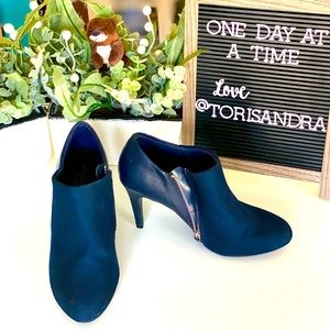 Navy blue cutie booties 7W